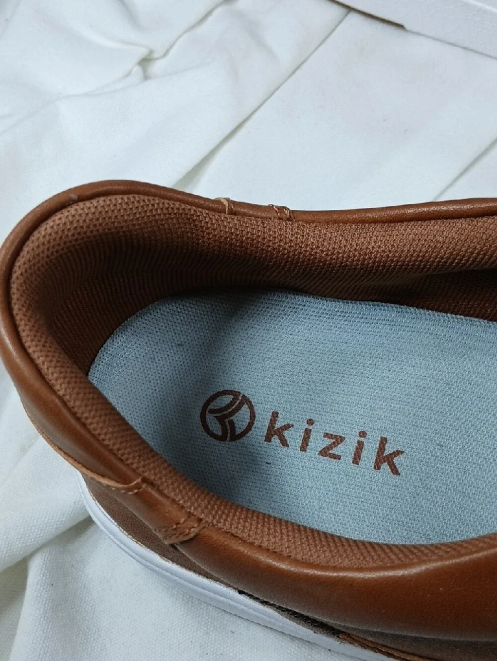 Kizik Classic Brown Low-Top Men's Sneakers with White Sole